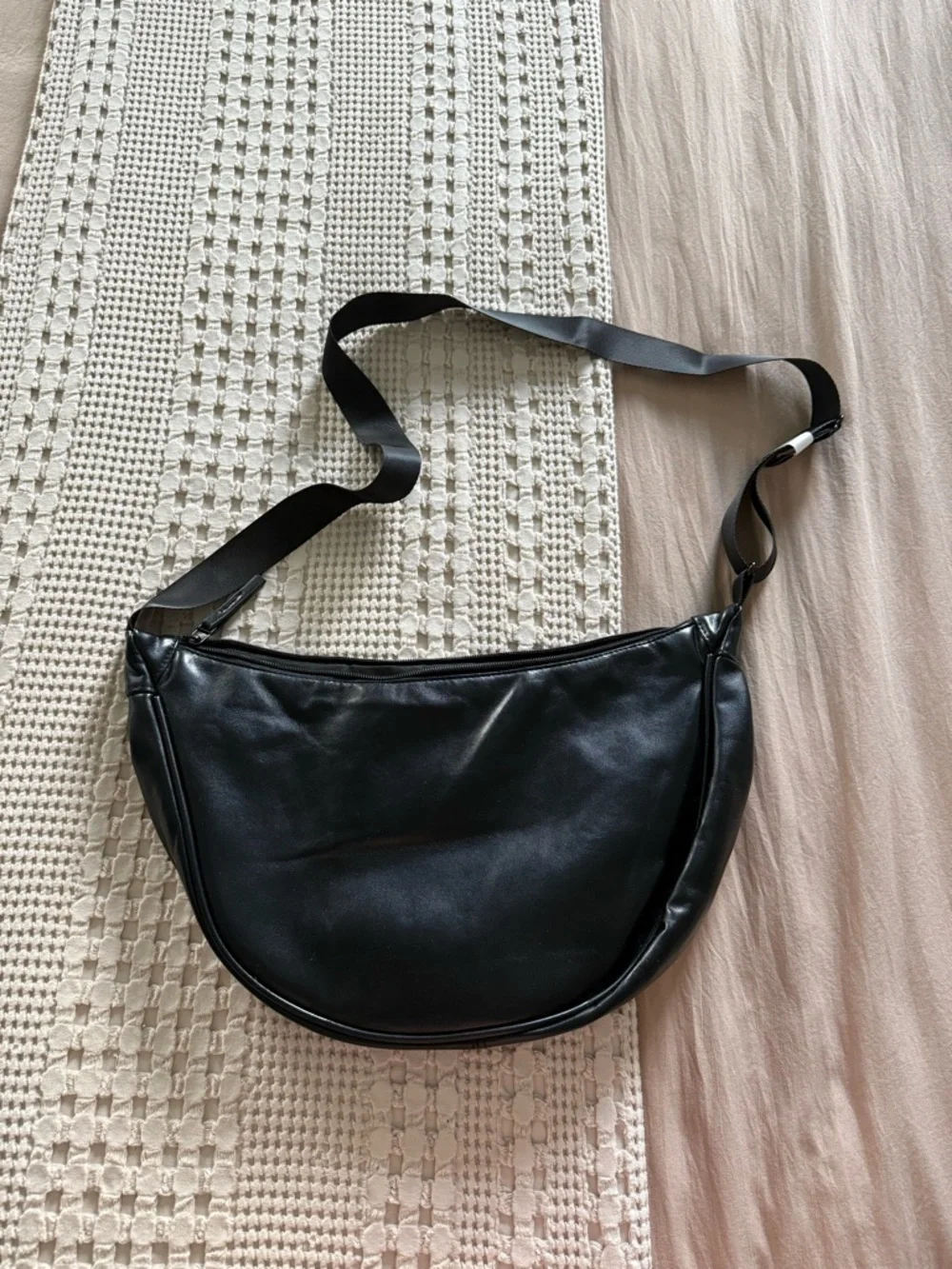 NEW‎ Black Y2K Crescent Shoulder/Crossbody Bag
